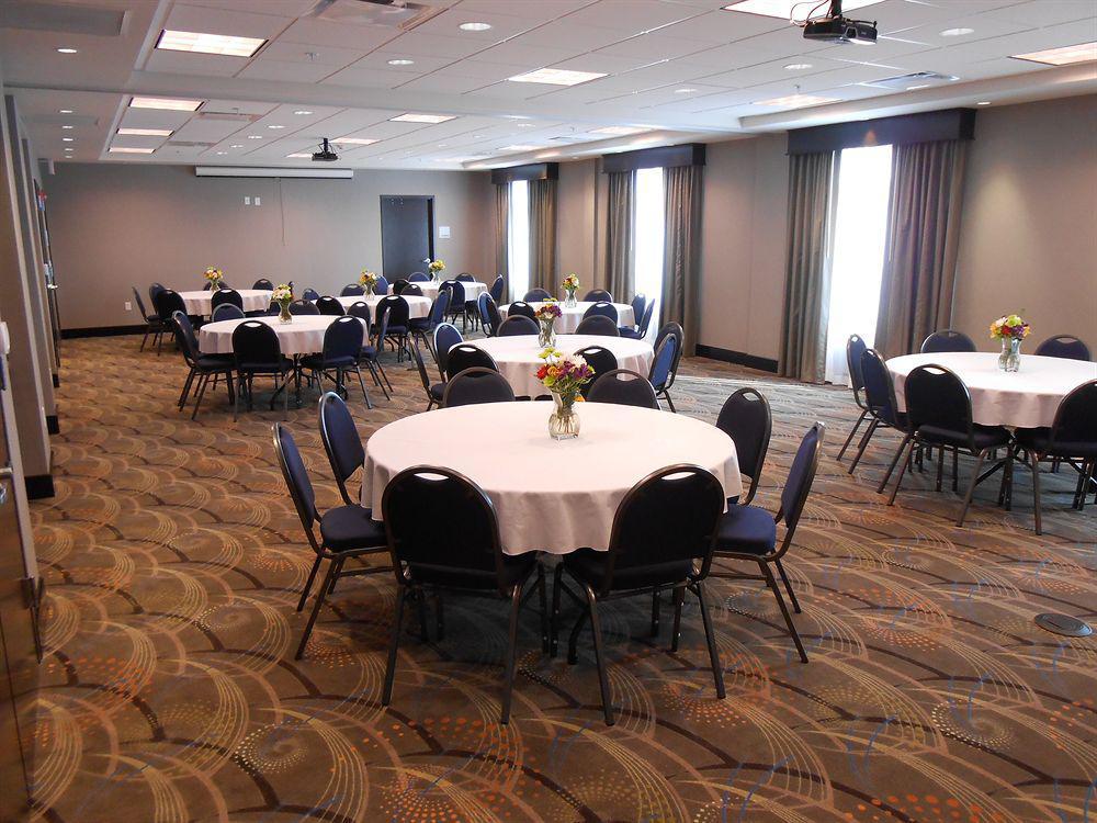 Holiday Inn Express & Suites Overland Park By Ihg Exterior foto