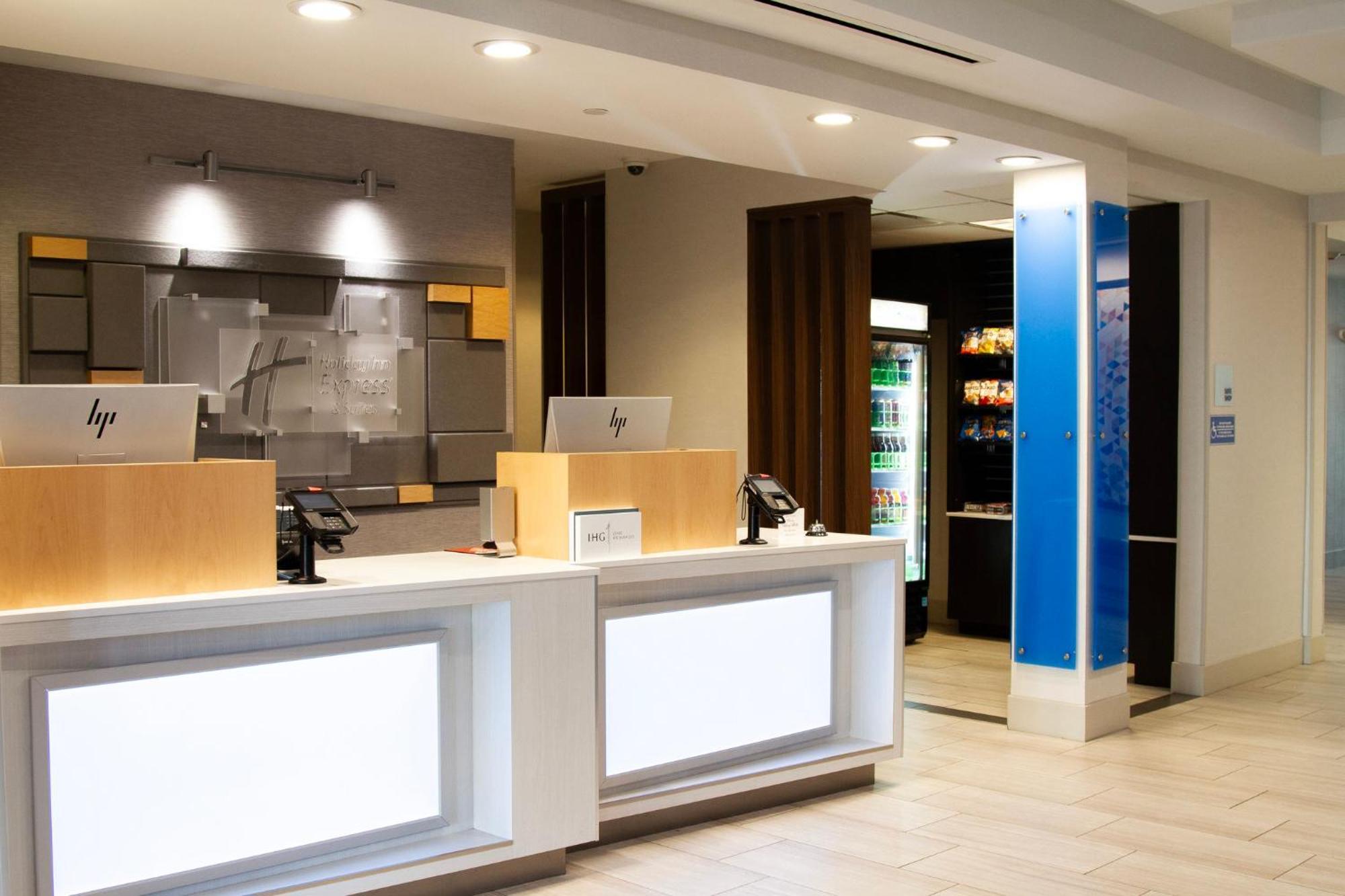 Holiday Inn Express & Suites Overland Park By Ihg Exterior foto