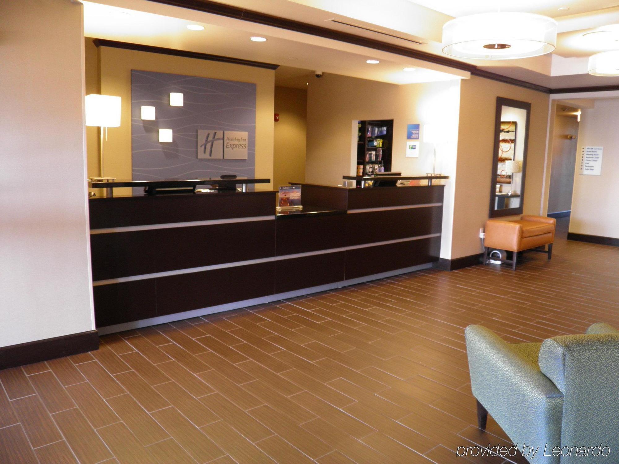 Holiday Inn Express & Suites Overland Park By Ihg Exterior foto