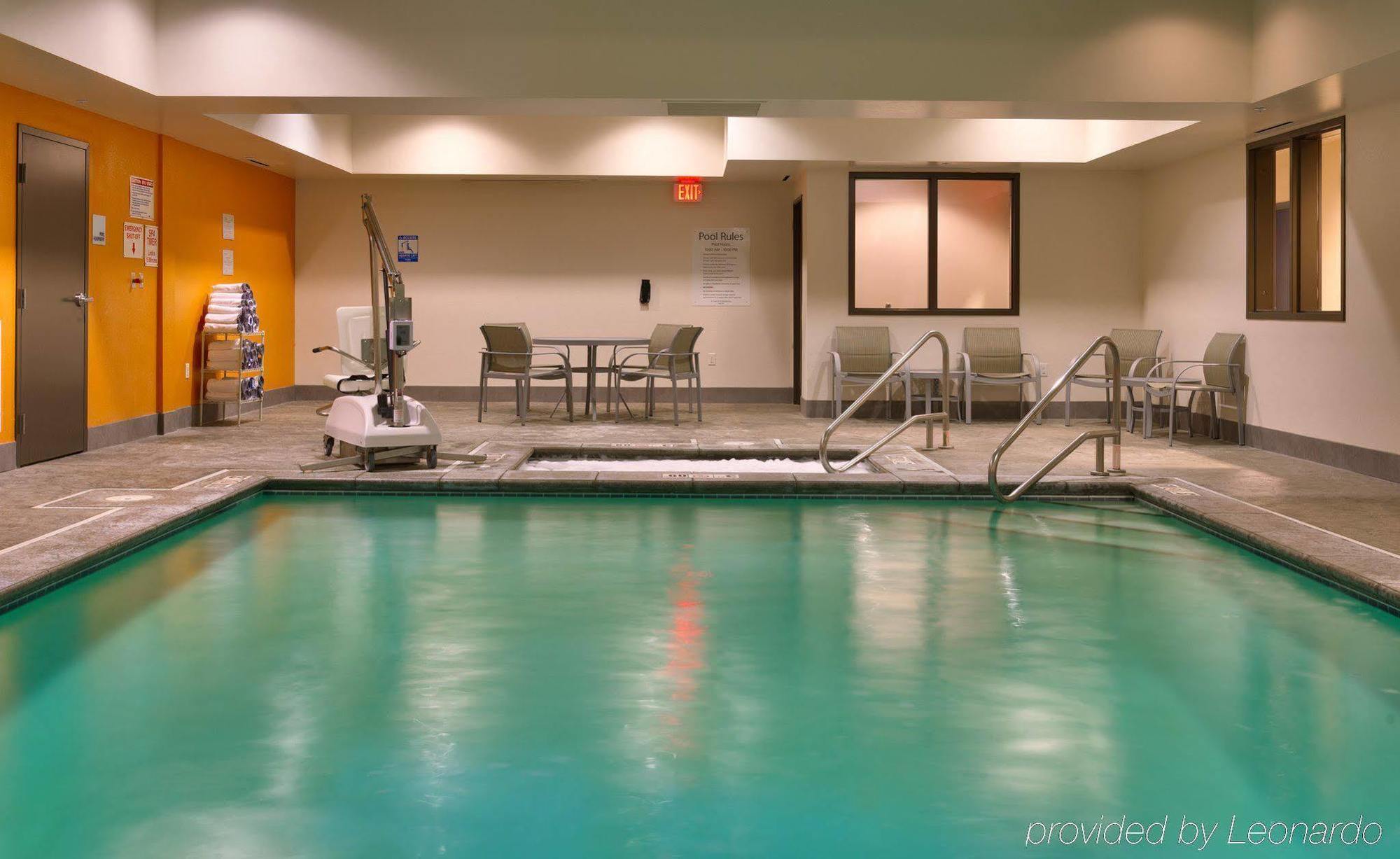 Holiday Inn Express & Suites Overland Park By Ihg Exterior foto